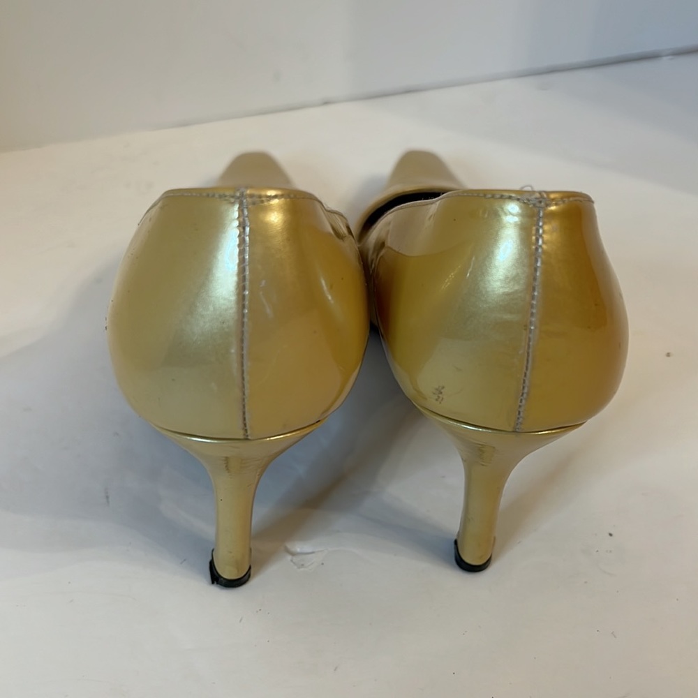 STUART WEITZMAN PATENT LEATHER LIGHT GOLD HEELS SZ 6 B - Picture 3 of 13